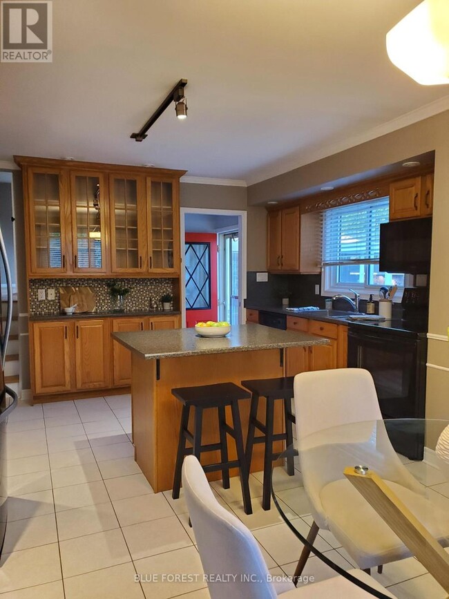 Building Photo - 1039 Osgoode Dr