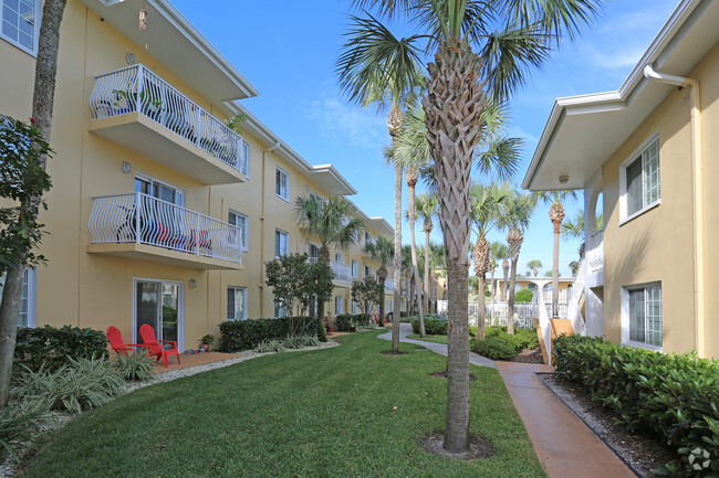 Building Photo - Snell Isle Luxury Waterfront Apartment Homes