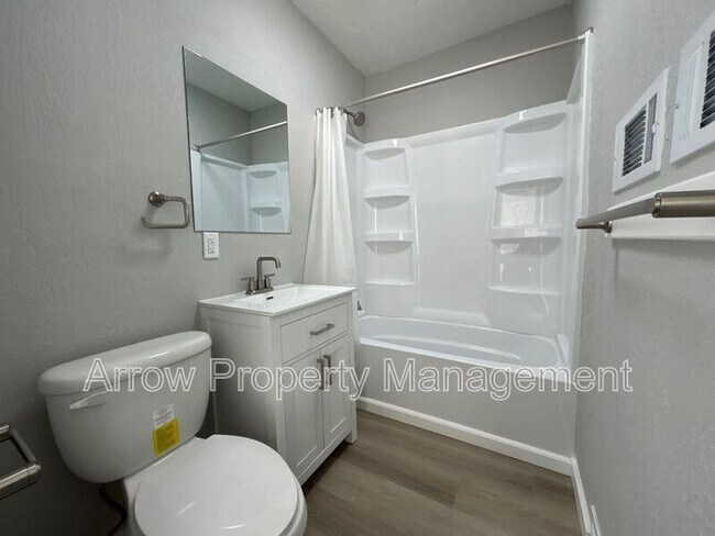 Foto del edificio - 723 Ella St