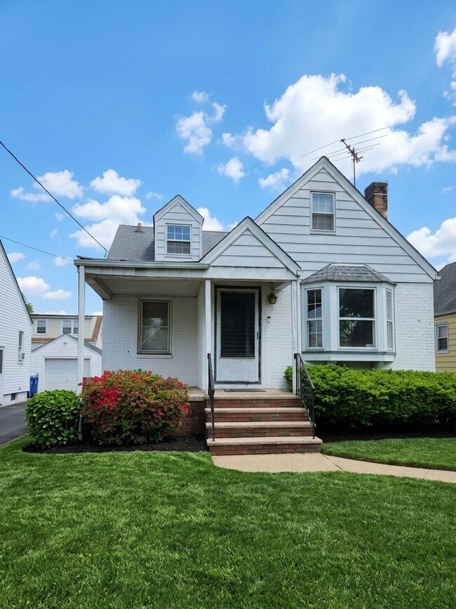 Building Photo - 806 Lindegar St