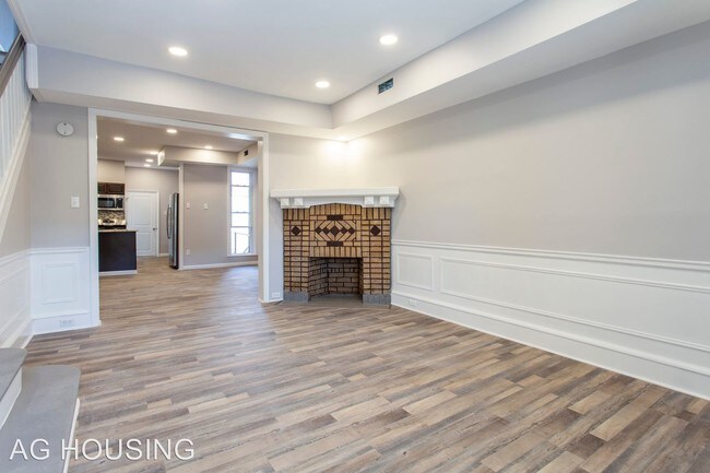 Building Photo - 3 br, 1.5 bath House - 5857 Larchwood Ave