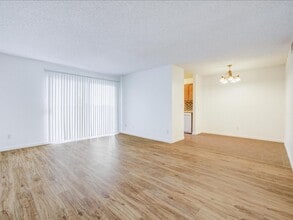 Building Photo - 820 S Langley Ave