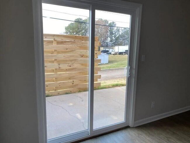 Foto del edificio - 3730 Old Flowery Branch Rd