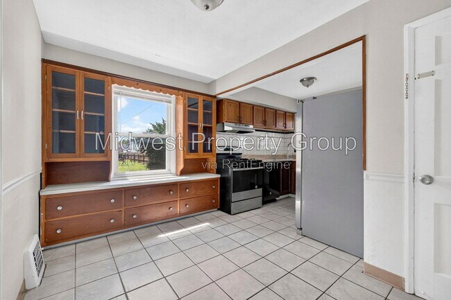 Foto del edificio - 5344 Colton Dr