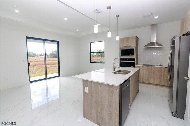 Foto del edificio - 731 Bering Ave S