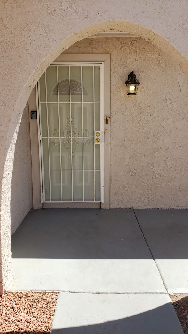 Building Photo - Unfurnished Long Term Pool Home