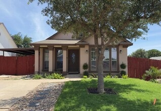 Building Photo - 3601 Nubes Dr