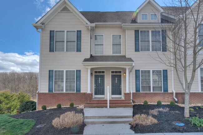 Foto del edificio - 250 Sheliah Ct