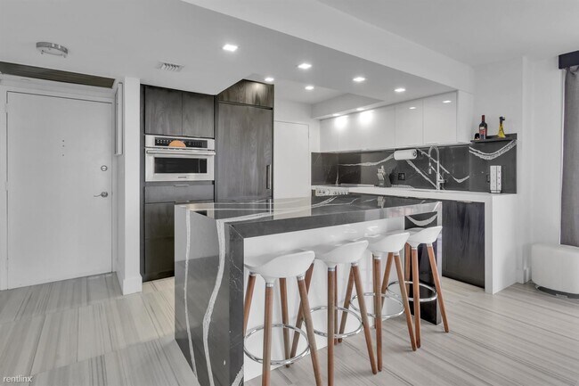 Building Photo - 1 br, 1 bath Condo - 1900 S Ocean Blvd Apt 6M