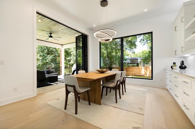 Foto del edificio - 2504 Bluffview Dr