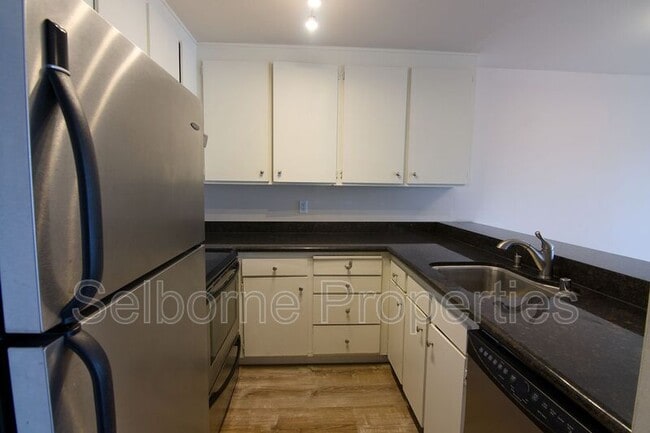 Foto del edificio - 765 Rand Ave