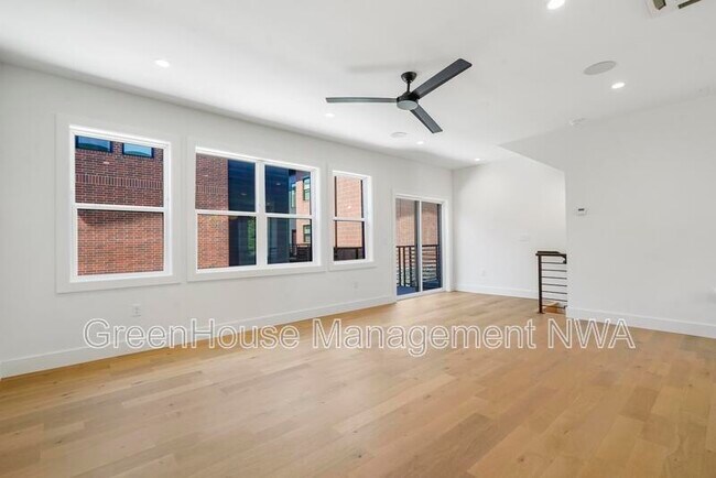 Foto del edificio - 627 SW C St