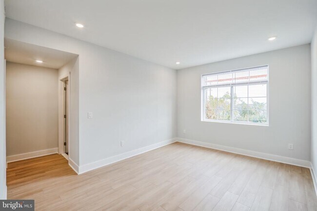 Building Photo - 646 N 32nd St