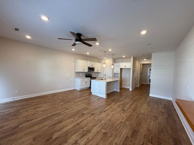 Building Photo - 5750 Dockside Dr