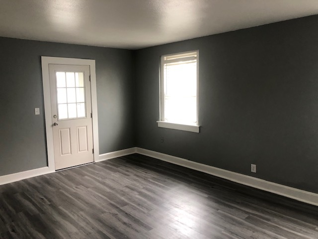 Living room - 113 E Pleasant St