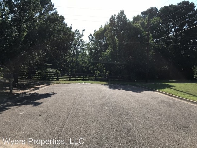 Building Photo - 2112 Lee St