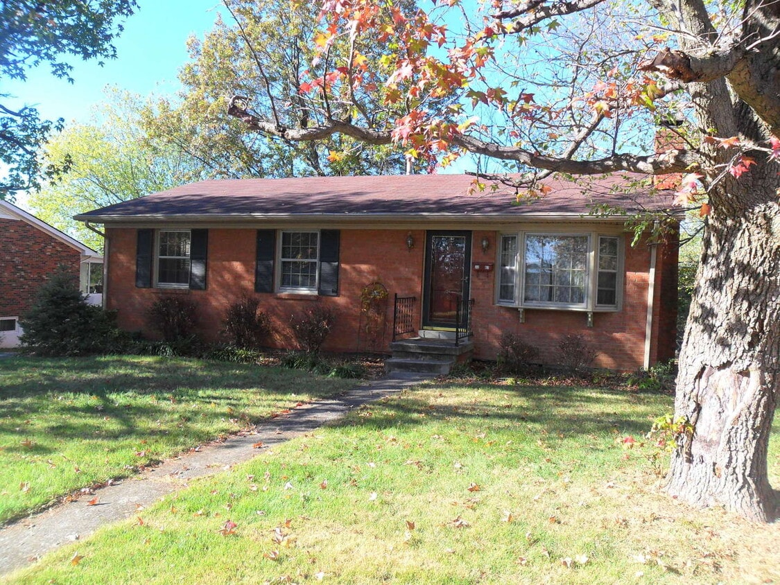 COMING SOON! Spacious Home w/ Finished Bas... - COMING SOON! Spacious Home w/ Finished Bas...