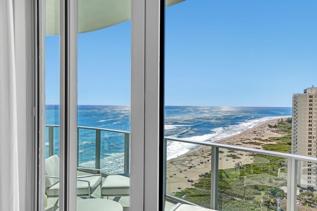 Foto del edificio - 3100 N Ocean Dr