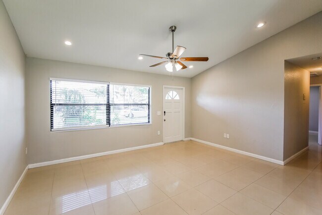 Foto del edificio - 11460 NW 40th Pl