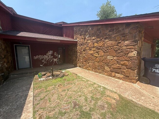 Foto del edificio - 7407 Kings Manor Ct