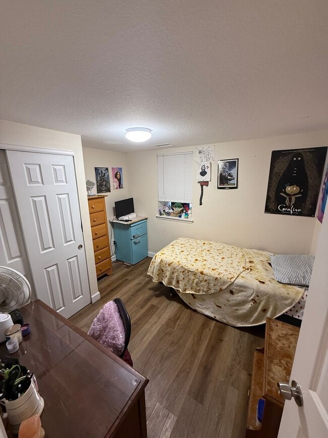 Building Photo - 3 Bedroom 1 Bathroom Available in Anshutz Medical Center Area