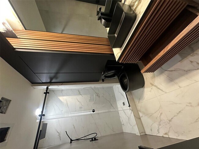 Foto del edificio - 651 Bering Dr