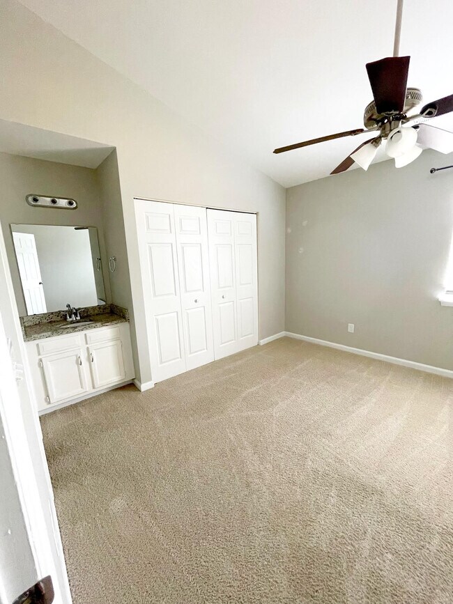 Building Photo - 4031 N Course Dr
