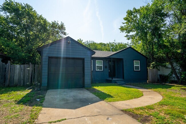 Foto del edificio - Cute Tulsa Home Available Now! 2 bedrooms ...