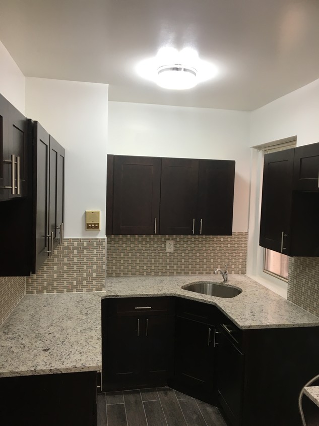 Primary Photo - 520 W 218th St
