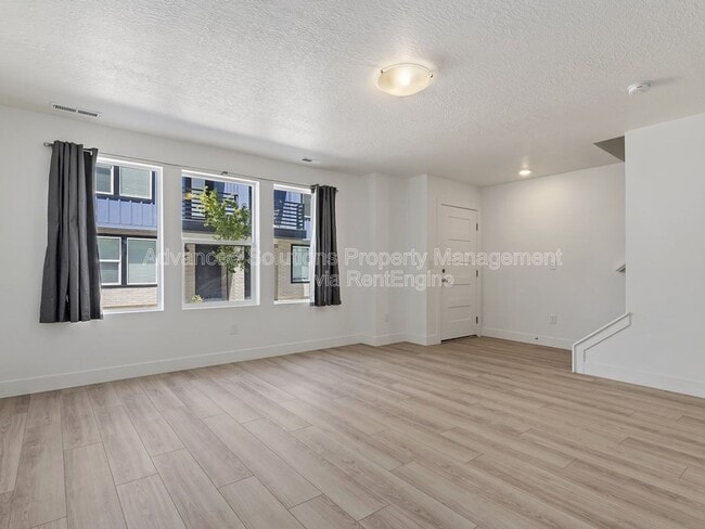 Building Photo - 142 Amboise Ct