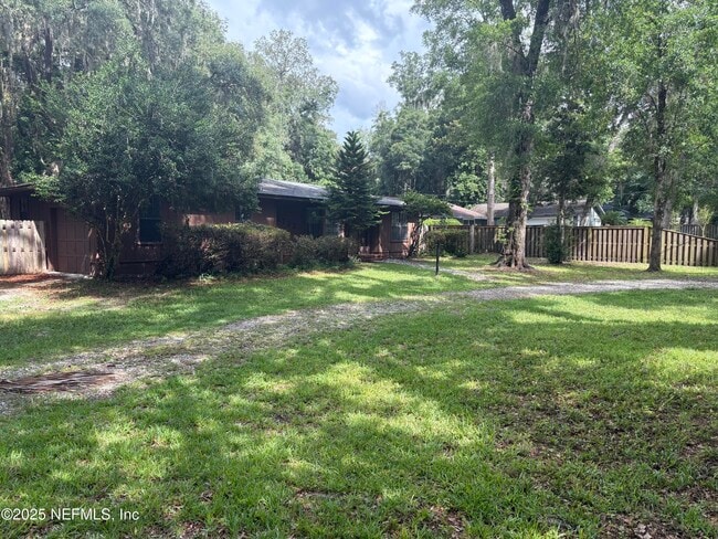 Foto del edificio - 12723 Longview Dr W