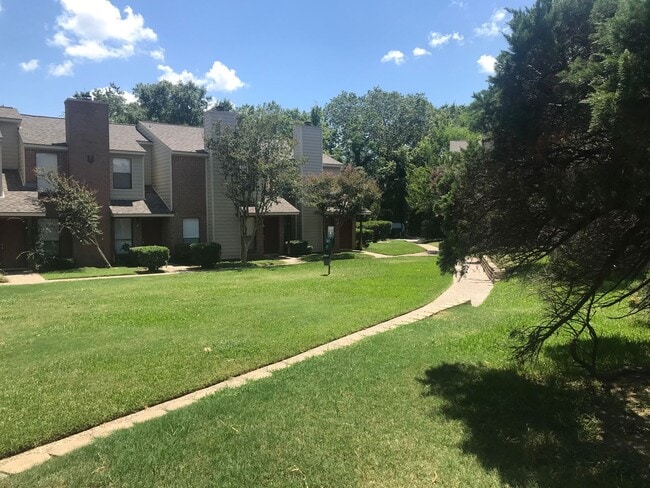 Foto del edificio - 2BD/2.5BA Condo | TAMU Bus Route | Private Yard | Pet Friendly