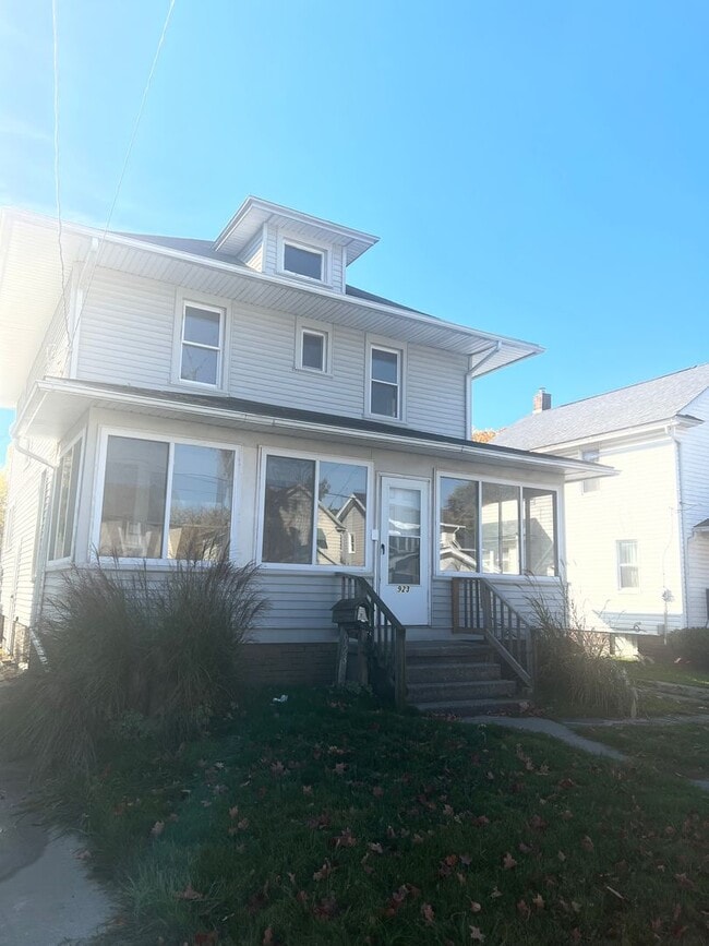 Building Photo - Large and Superb House in Alvison Rd