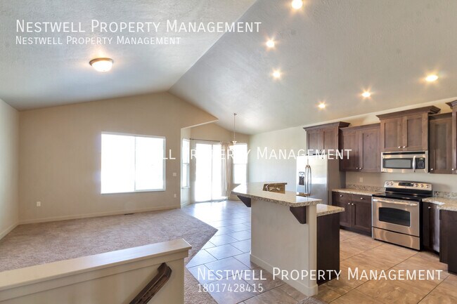 Building Photo - Beautiful 5-bed Rambler in Riverton!