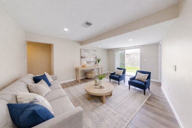 Foto del edificio - Spacious 5 BR 2 BA!
