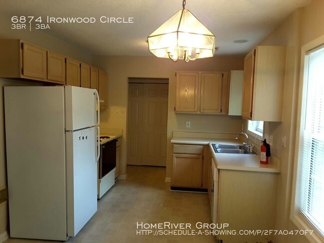 Foto del edificio - 6874 Ironwood Cir