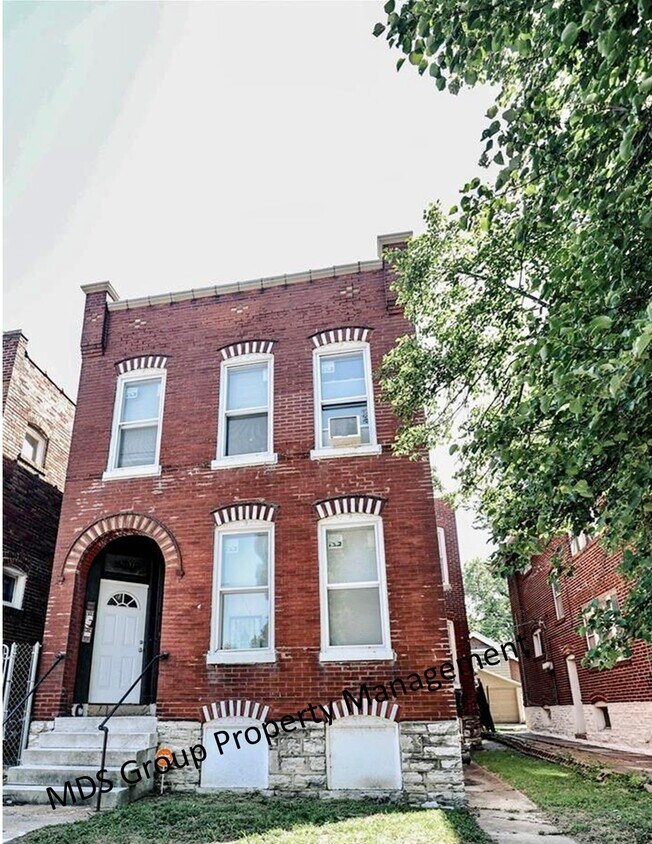 920 Bates St, Saint Louis, MO 63111 Townhome Rentals in Saint Louis