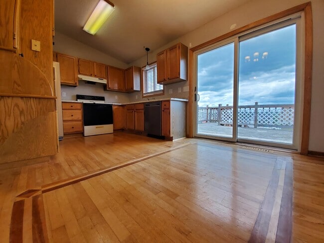Building Photo - 3828 9th Ave SW