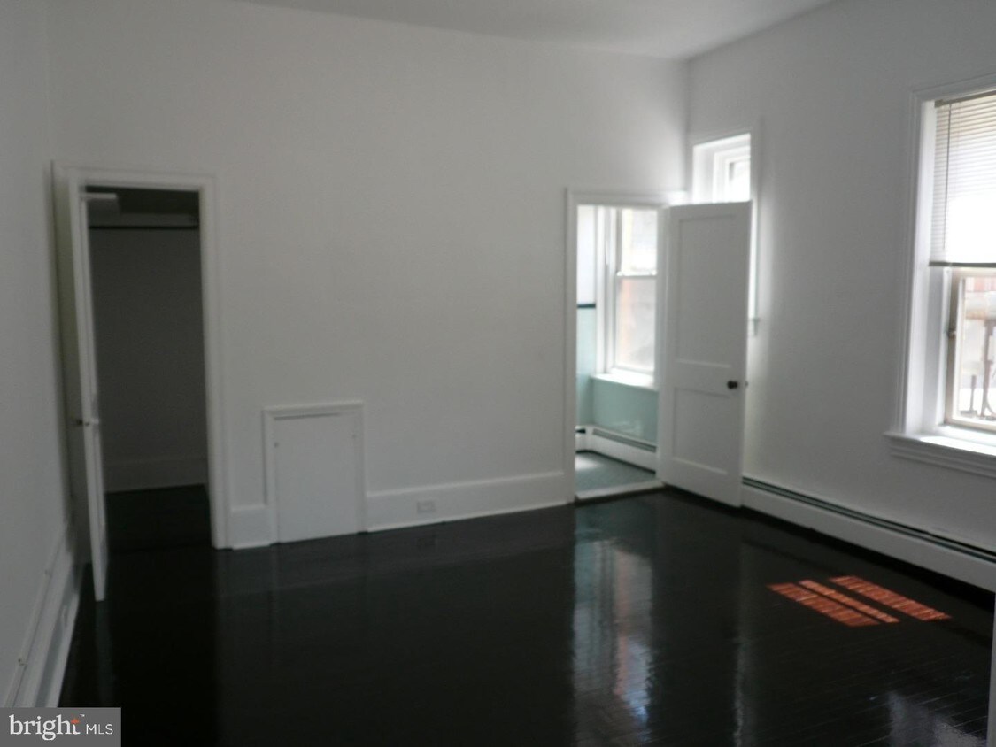 Primary Photo - 33 N Main St
