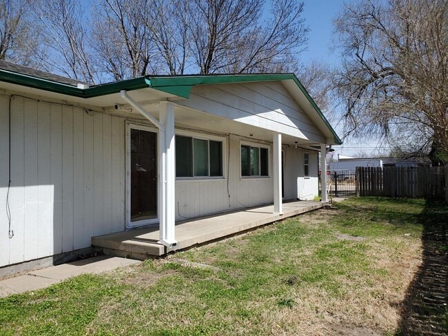 Building Photo - 1616 Santa Fe S