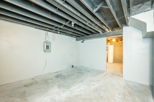 Foto del edificio - 675 Ashworth Dr