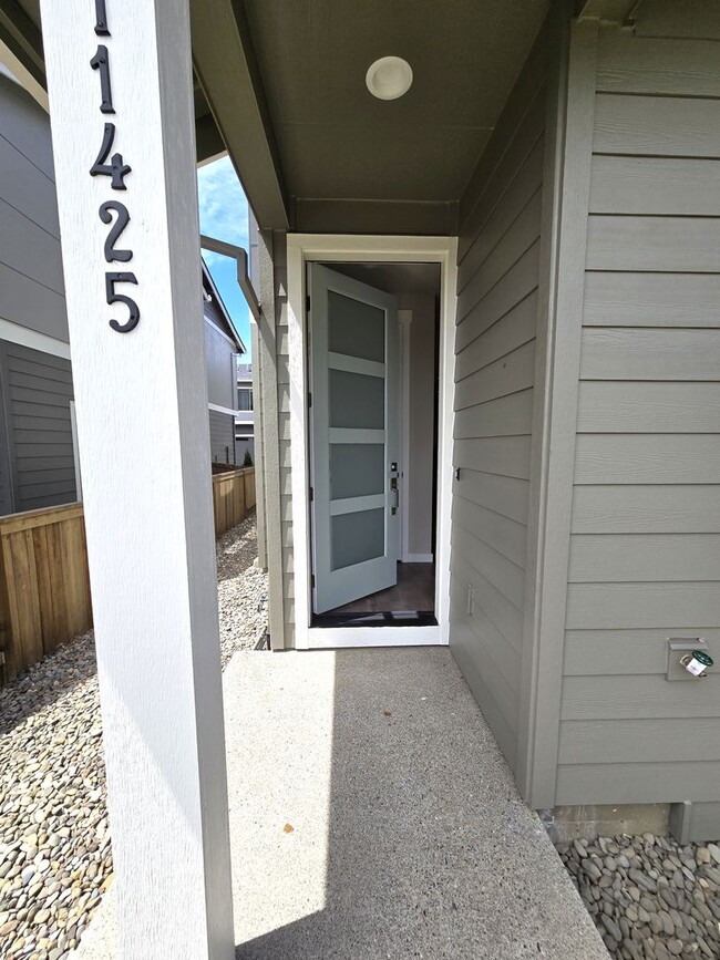 Building Photo - Brand New & Beautiful !  Holt Home-3 BR 2....