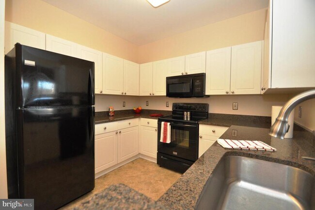 Building Photo - 4550 Strutfield Ln