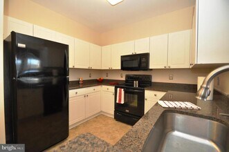 Building Photo - 4550 Strutfield Ln