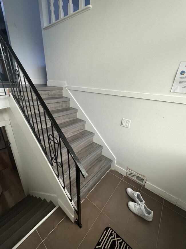 Photo du bâtiment - 13454 Crestview Dr