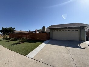 Building Photo - 11169 Avenida Del Gato