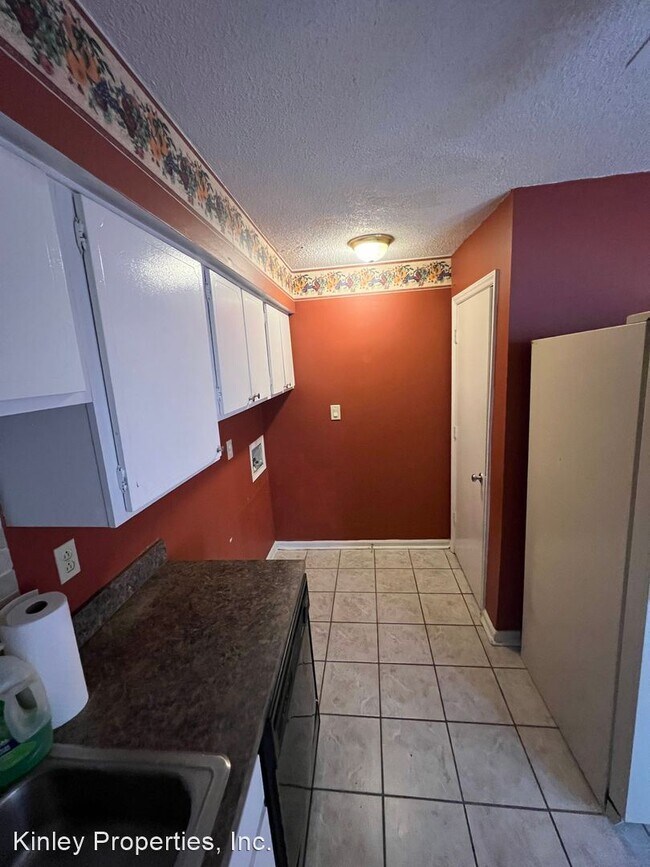 Building Photo - 2 br, 1.5 bath House - 2007 Countrymens Co...