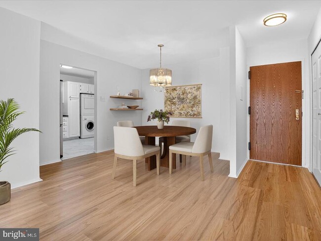 Building Photo - 1800 Old Meadow Rd