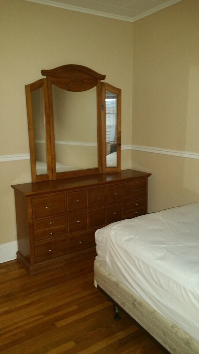 Dormitorio - 13 N Jay St