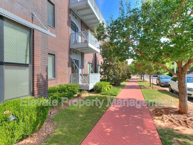 Building Photo - 444 N Central Ave